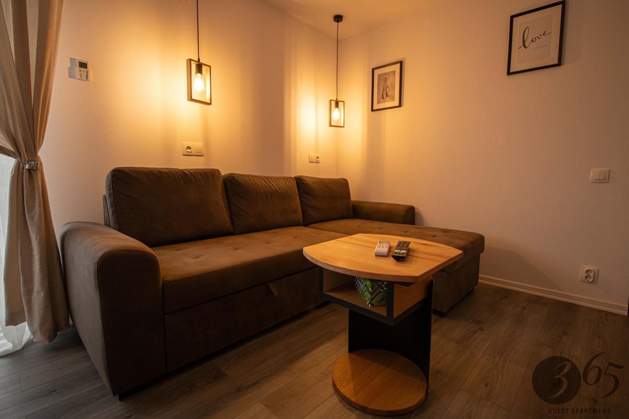 365 Guest Apartment Hunedoara Esterno foto