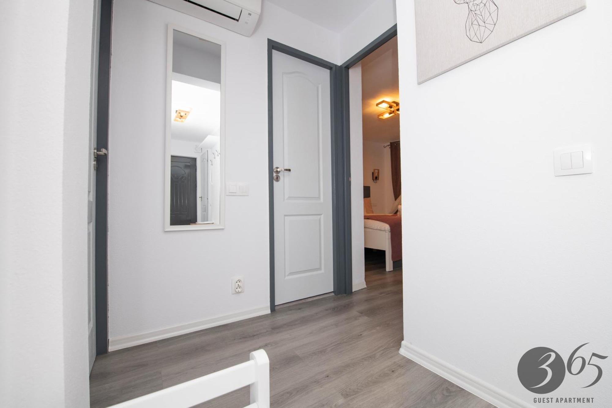 365 Guest Apartment Hunedoara Esterno foto